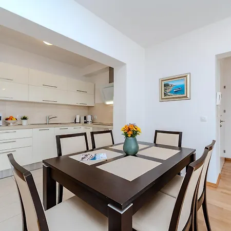 Marie 2 Bedroom Apartment *