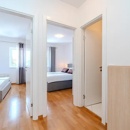Marie 2 Bedroom Διαμέρισμα *